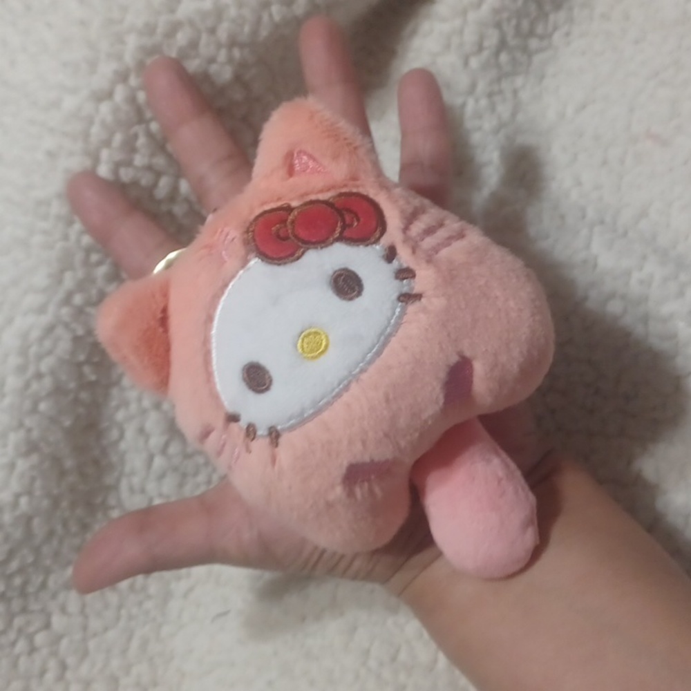 Hello Kitty Keychain - Picture 4 of 5
